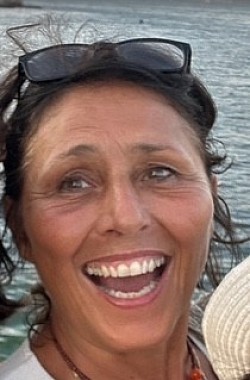 Nicole Meylan professeur de Yoga chez YOGART au Grand-Lancy et à Plan-les-Ouates